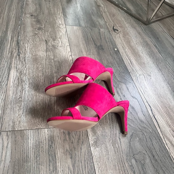 Elie Tahari Vibrant Pink Mules - Picture 2 of 3